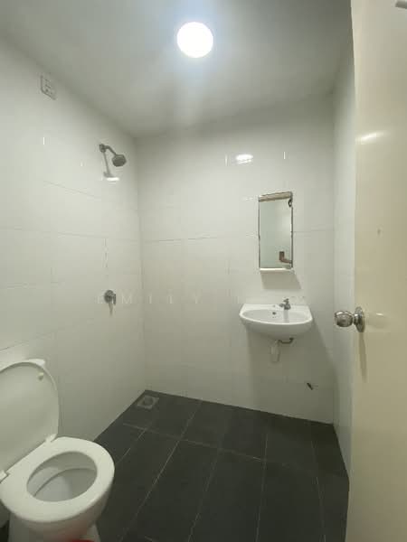 Servis Apartment untuk Disewa di Vista Alam Serviced Apartment - Emily Kho - Bathroom - PropertyGuru.com.my