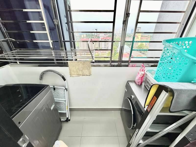 Servis Apartment untuk Dijual di Veranda Residence - Ee Fong Toh - Balcony - PropertyGuru.com.my