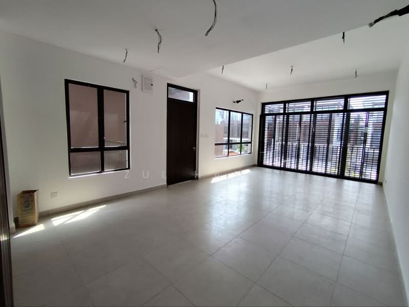 3-storey Terraced House for Sale in Cyberjaya (Selangor) - Zul Hasif - Living Room - PropertyGuru.com.my