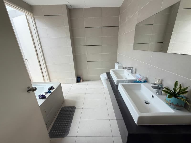 Semi-Detached House for Sale in Rawang (Selangor) - Alice Low - Bathroom - PropertyGuru.com.my
