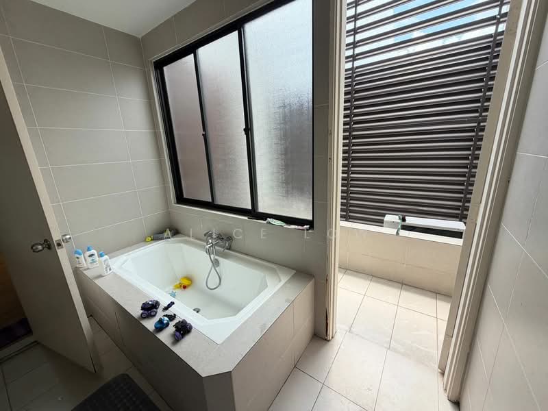Semi-Detached House for Sale in Rawang (Selangor) - Alice Low - Bathroom - PropertyGuru.com.my