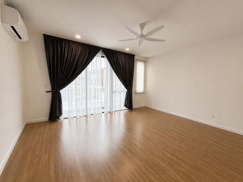 2-storey Terraced House for Sale in Telok Panglima Garang (Selangor) - Kelvin Lee - Living Room - PropertyGuru.com.my