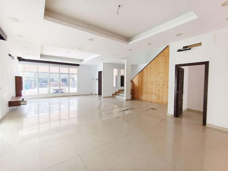 Bungalow for Sale in Kota Kemuning (Shah Alam) - muharni sawarin - Living Room - PropertyGuru.com.my
