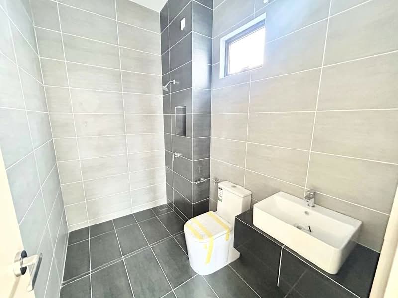 Rumah Teres 2 Tingkat untuk Dijual di Taman Dato Onn (Johor Bahru) - CS Tan - Bathroom - PropertyGuru.com.my