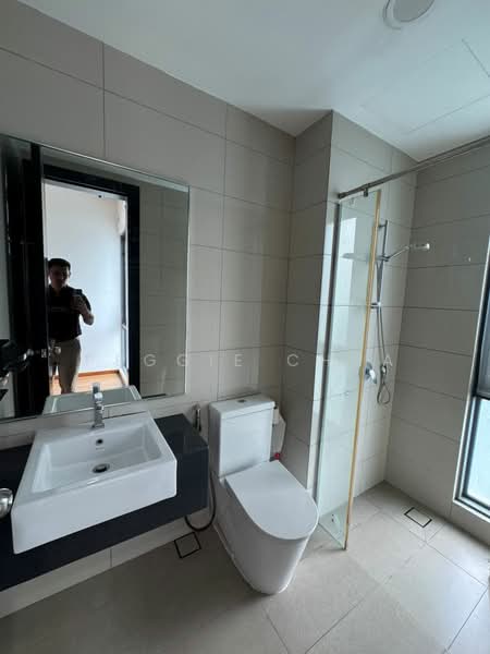 Semi-Detached House for Sale in Taman Molek (Johor Bahru) - Peggie Chua - Bathroom - PropertyGuru.com.my