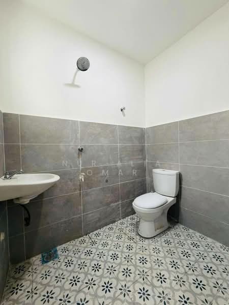 Rumah Teres 2 Tingkat untuk Dijual di Klang (Selangor) - Nur Alia Omar - Bathroom - PropertyGuru.com.my