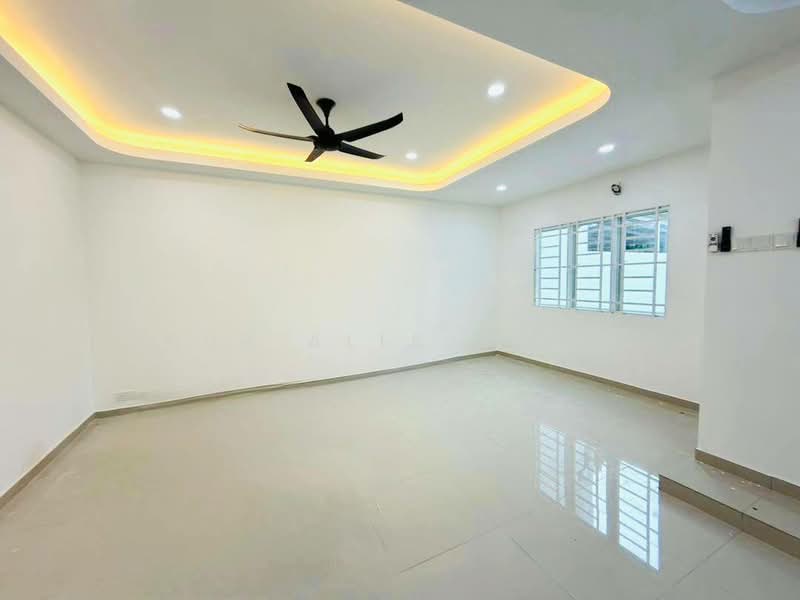 Rumah Teres 2 Tingkat untuk Dijual di Klang (Selangor) - Nur Alia Omar - Living Room - PropertyGuru.com.my