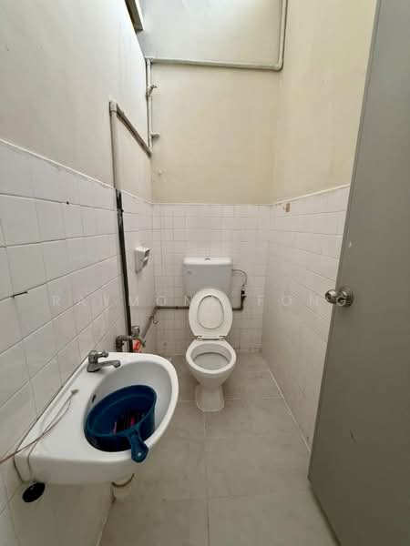 1-storey Terraced House for Sale in Taman Daya (Johor Bahru) - Raymond Fong - Bathroom - PropertyGuru.com.my