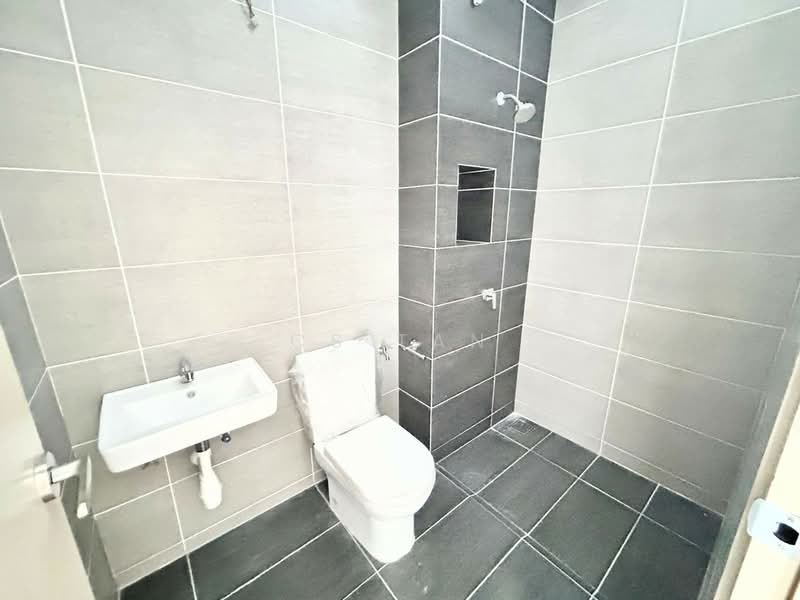 Rumah Teres 2 Tingkat untuk Dijual di Taman Dato Onn (Johor Bahru) - CS Tan - Bathroom - PropertyGuru.com.my