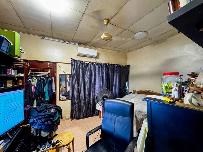 Rumah Teres 2 Tingkat untuk Dijual di Bandar Sunway (Sunway) - Azmi . - Bedroom - PropertyGuru.com.my