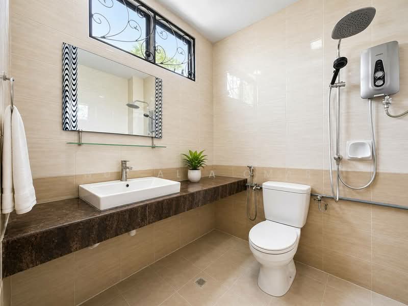 Rumah Teres 2 Tingkat untuk Dijual di Klang (Selangor) - Nur Alia Omar - Bathroom - PropertyGuru.com.my