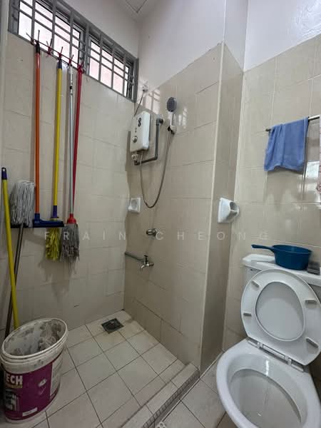 Semi-Detached House for Sale in Taman Bukit Jaya (Ulu Tiram) - Frain Cheong - Bathroom - PropertyGuru.com.my