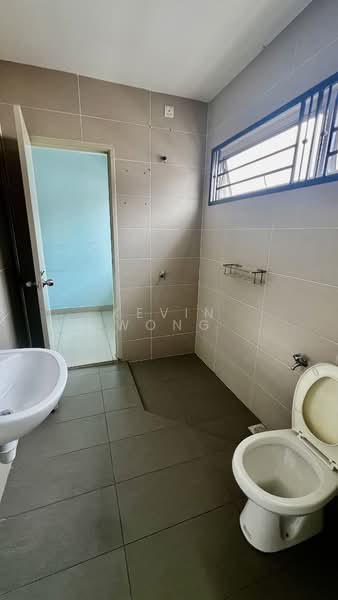Rumah Teres 2 Tingkat untuk Dijual di Bandar Saujana Putra (Tanjong Duabelas) - Kevin Wong - Bathroom - PropertyGuru.com.my