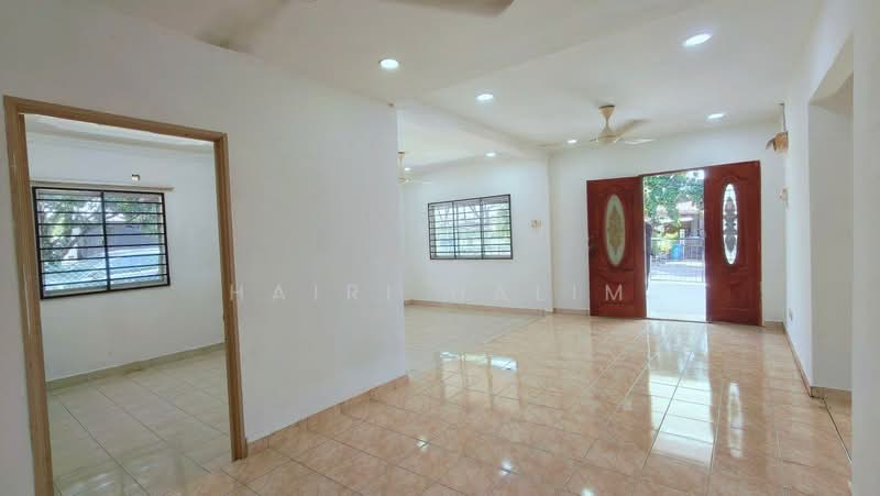 Rumah Teres 1 Tingkat untuk Dijual di Seksyen 30 (Shah Alam) - Hairi Halim - Living Room - PropertyGuru.com.my