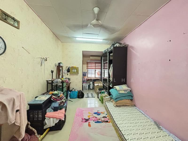 2-storey Terraced House for Sale in Subang (Selangor) - Syamsul Ilham - Bedroom - PropertyGuru.com.my
