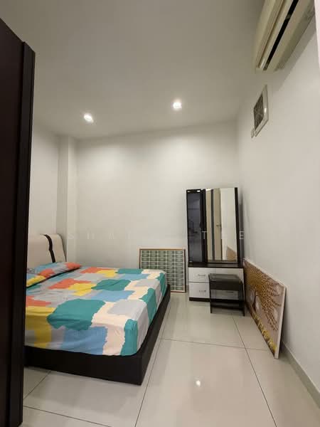 Cluster House for Sale in Taman Kempas Indah (Tebrau) - Shanel Tee - Bedroom - PropertyGuru.com.my