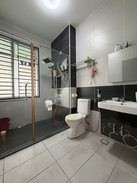 Cluster House for Sale in Taman Kempas Indah (Tebrau) - Shanel Tee - Bathroom - PropertyGuru.com.my