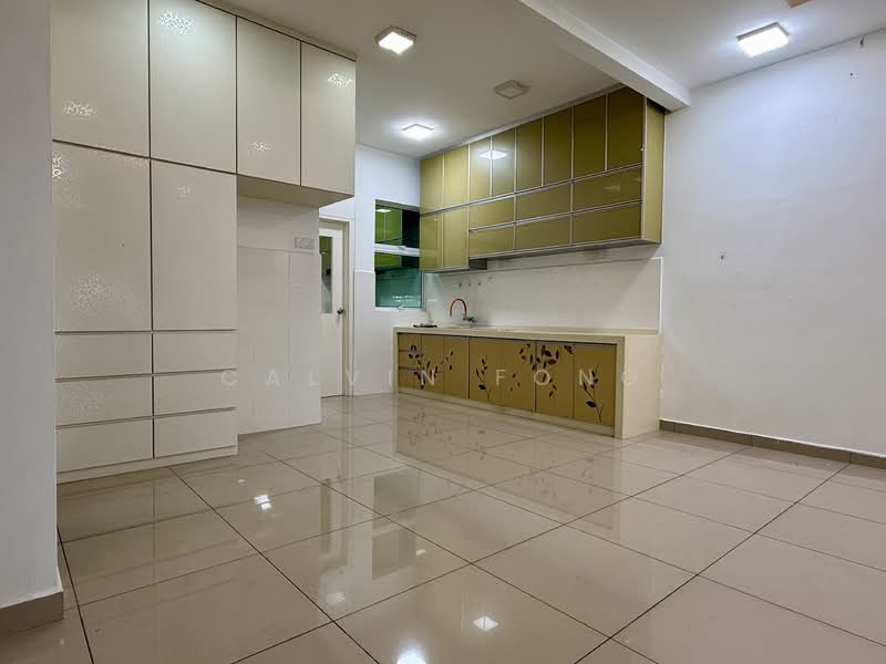 Dry kitchen with custom made cabinet
