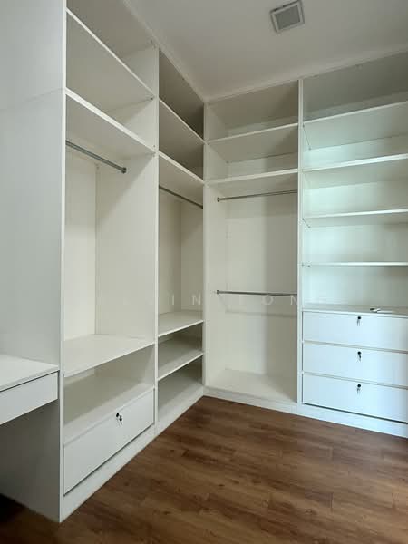 Master bedroom walk in wardrobe 