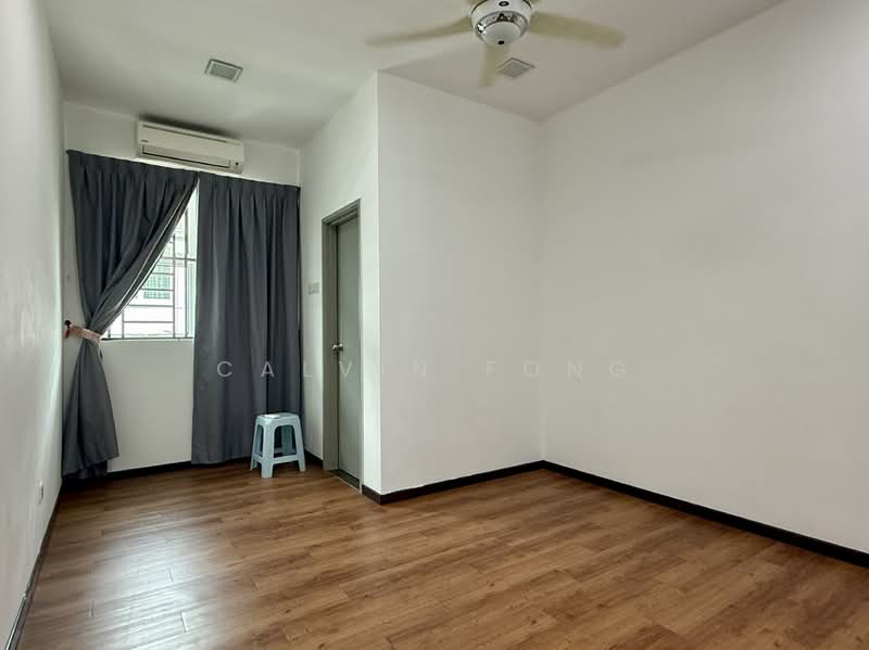 2nd bedroom