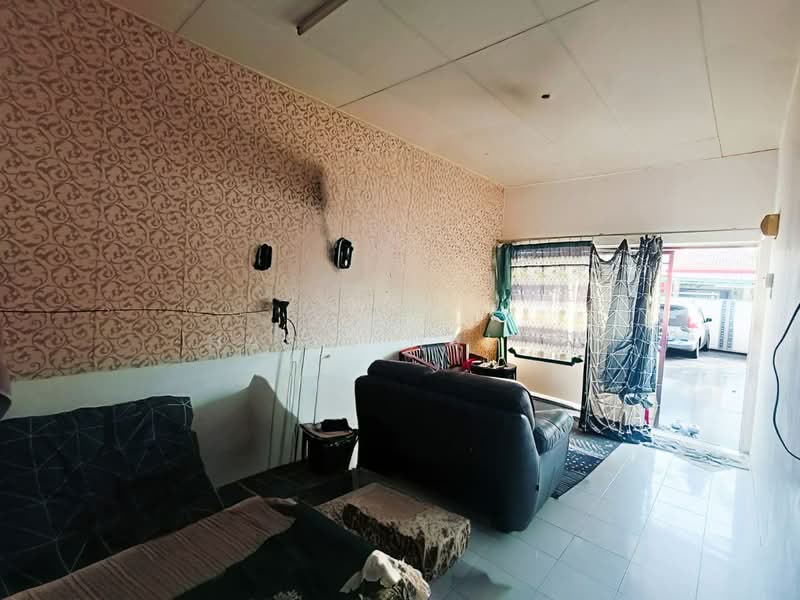 1-storey Terraced House for Sale in Seksyen 30 (Shah Alam) - Hairi Halim - Living Room - PropertyGuru.com.my
