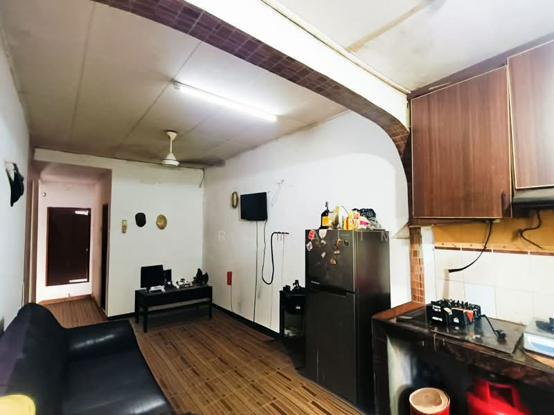 1-storey Terraced House for Sale in Seksyen 30 (Shah Alam) - Hairi Halim - Living Room - PropertyGuru.com.my