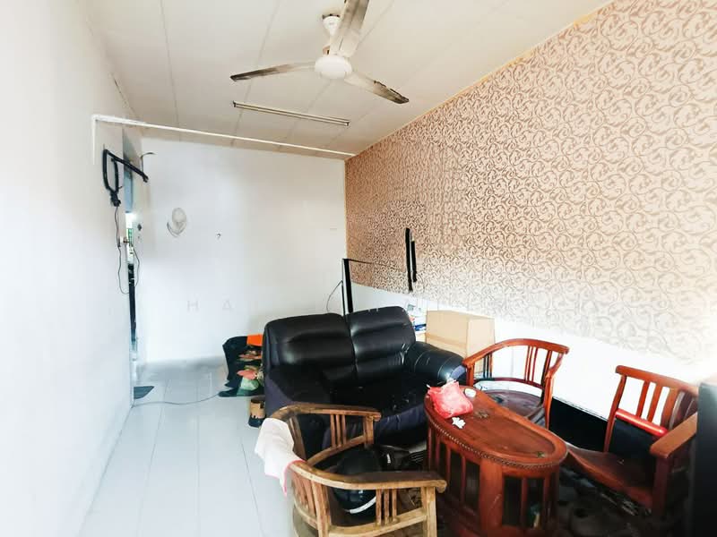 1-storey Terraced House for Sale in Seksyen 30 (Shah Alam) - Hairi Halim - Living Room - PropertyGuru.com.my