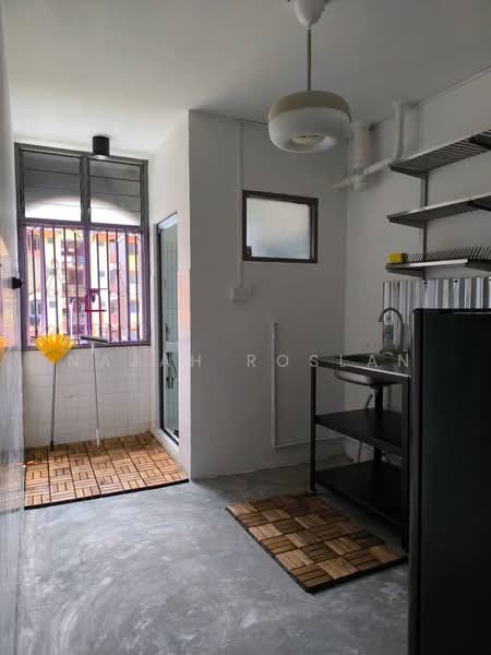 Rumah Flat untuk Disewa di Flat PKNS Seksyen 8 - Najah Roslan - Kitchen - PropertyGuru.com.my