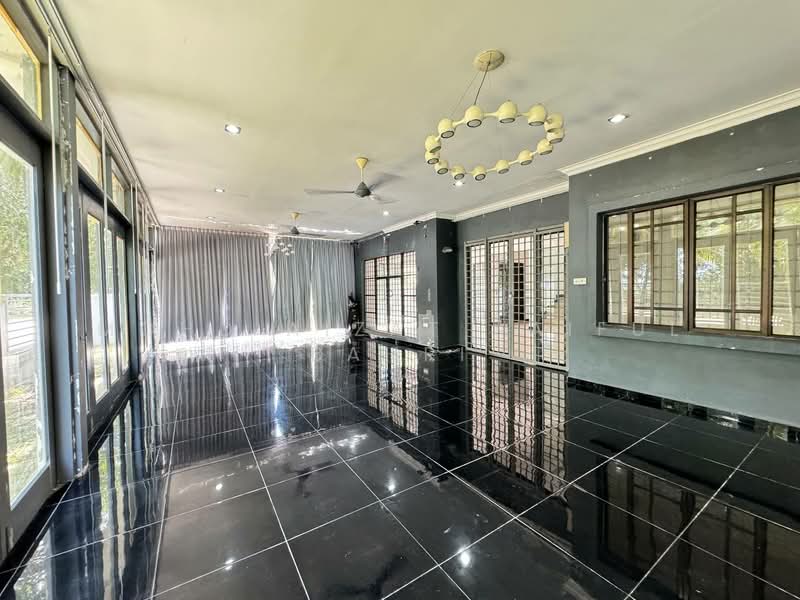Terraced House for Sale in Bukit Jelutong (Shah Alam) - Mohd Aizat Saiful Bahri - Living Room - PropertyGuru.com.my