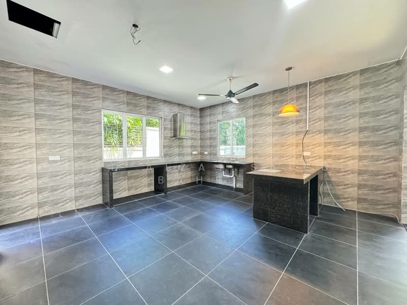 Terraced House for Sale in Bukit Jelutong (Shah Alam) - Mohd Aizat Saiful Bahri - Kitchen - PropertyGuru.com.my