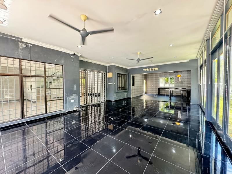Terraced House for Sale in Bukit Jelutong (Shah Alam) - Mohd Aizat Saiful Bahri - Living Room - PropertyGuru.com.my