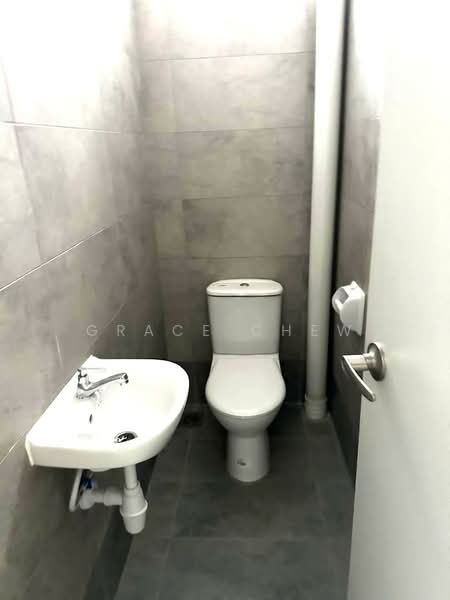 Shop / Office for Rent in Taman Pelangi (Johor Bahru) - Grace Chew - Bathroom - PropertyGuru.com.my