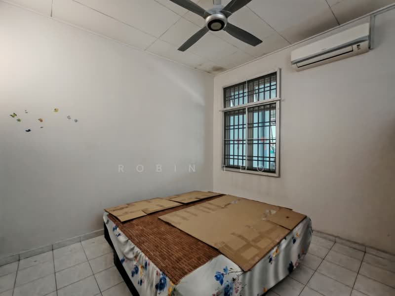1-storey Terraced House for Sale in Bandar Putra (Kulai) - Robin Teo - Bedroom - PropertyGuru.com.my