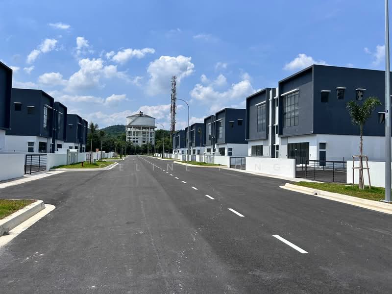 Kilang untuk Dijual di Taman Perindustrian Bukit Serdang (Seri Kembangan) - Celine Yong - Exterior - PropertyGuru.com.my