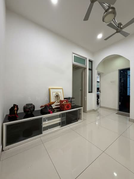 Rumah Kluster untuk Disewa di Taman Kempas Indah (Tebrau) - Shanel Tee - Living Room - PropertyGuru.com.my
