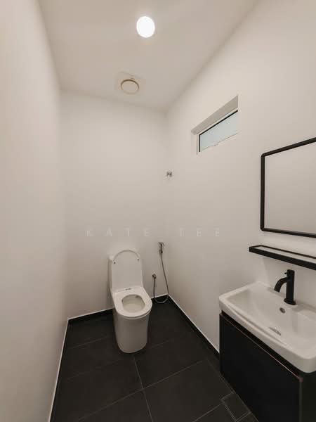 Rumah Banglo untuk Disewa di Leisure Farm (Gelang Patah) - Kate Tee - Bathroom - PropertyGuru.com.my