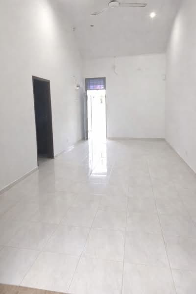 Rumah Teres untuk Dijual di Taman Pulai Bestari (Skudai) - Calley Chin - Living Room - PropertyGuru.com.my