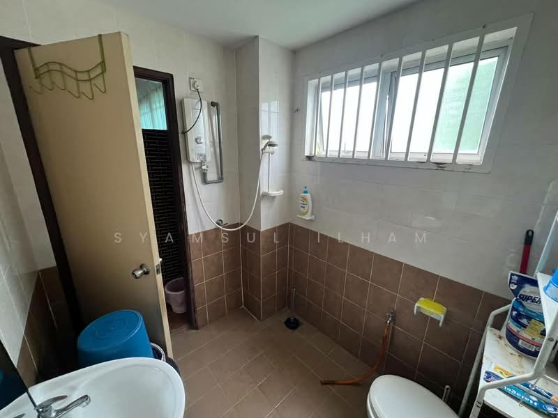 Rumah Teres 2 Tingkat untuk Dijual di Shah Alam (Selangor) - Syamsul Ilham - Bathroom - PropertyGuru.com.my