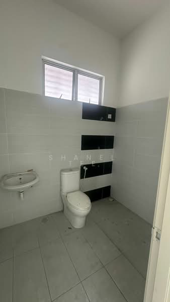 2-storey Terraced House for Sale in Taman Sri Kluang (Kluang) - Shanel Tee - Bathroom - PropertyGuru.com.my