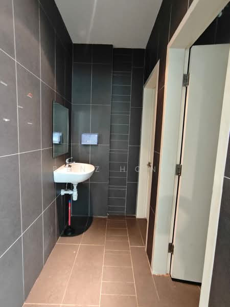 Shop / Office for Rent in Petaling Jaya (Selangor) - BENZ HONG - Bathroom - PropertyGuru.com.my