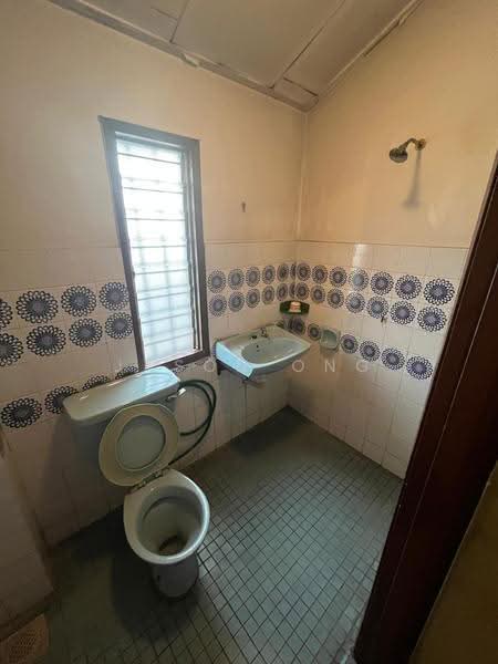 Rumah Teres 2-Tingkat untuk Dijual di Taman Bukit Maluri (Kepong) - Jason Ong - Bathroom - PropertyGuru.com.my