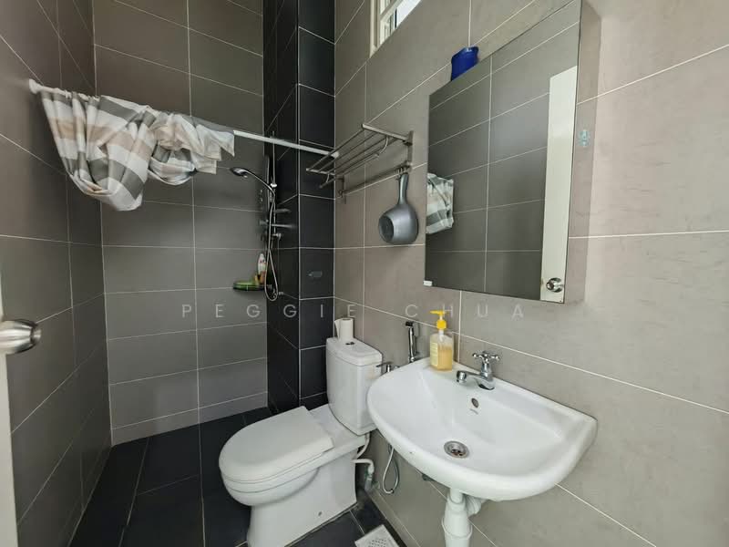 Rumah Teres 2 Tingkat untuk Dijual di Taman Kulai Utama (Kulai) - Peggie Chua - Bathroom - PropertyGuru.com.my