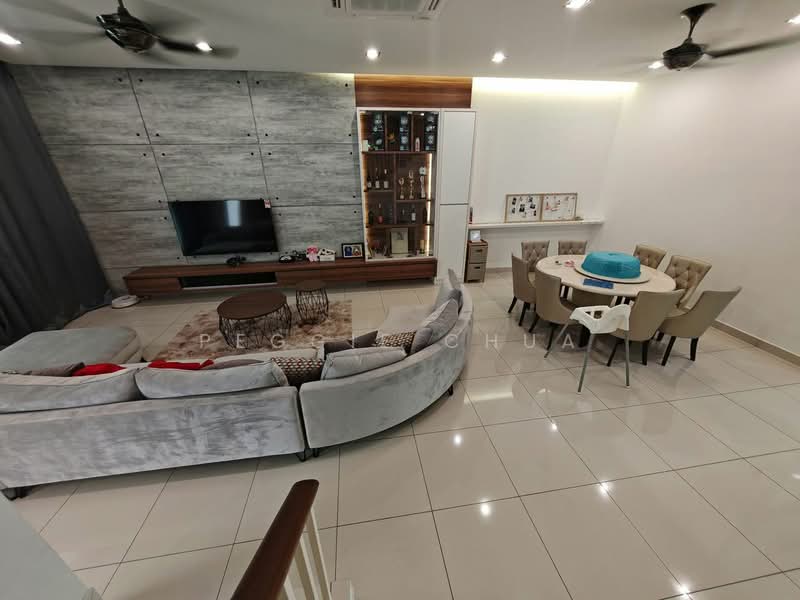 Rumah Teres 2 Tingkat untuk Dijual di Taman Kulai Utama (Kulai) - Peggie Chua - Living Room - PropertyGuru.com.my