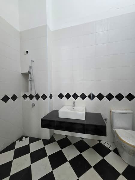 Rumah Teres 2 Tingkat untuk Dijual di Eco Majestic (Semenyih) - Megan Wong - Bathroom - PropertyGuru.com.my