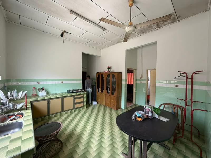 Rumah Banglo untuk Dijual di Kluang (Johor) - Shanel Tee - Kitchen - PropertyGuru.com.my