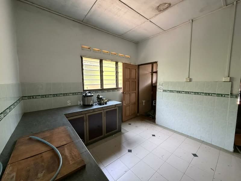 Rumah Banglo untuk Dijual di Kluang (Johor) - Shanel Tee - Kitchen - PropertyGuru.com.my