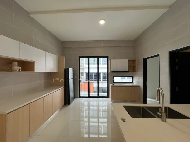 Townhouse for Rent in Kayu Ara (Selangor) - Jordan Teh - Kitchen - PropertyGuru.com.my