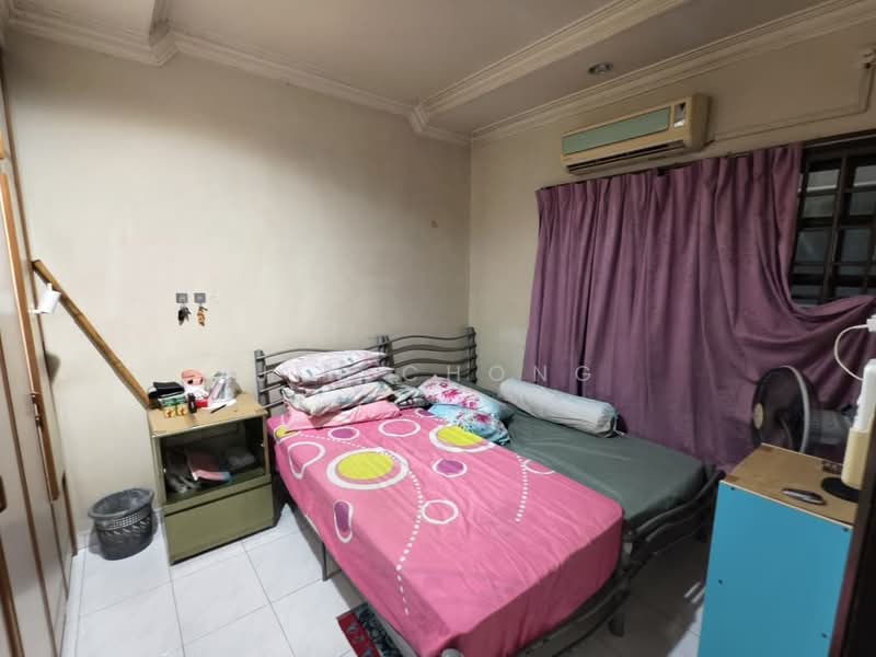 2-storey Terraced House for Sale in Taman Molek (Johor Bahru) - Jin Chong - Bedroom - PropertyGuru.com.my