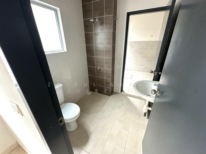 2-storey Terraced House for Sale in Bandar Sri Sendayan (Negeri Sembilan) - Zairul Asrah Zulkefli - Bathroom - PropertyGuru.com.my