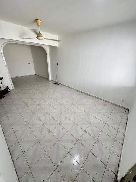 Rumah Teres untuk Dijual di Taman Damai Jaya (Skudai) - Keith Shum - Living Room - PropertyGuru.com.my